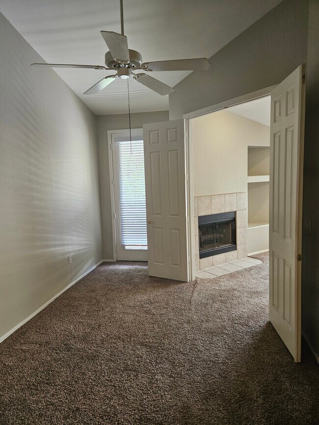 Building Photo - 7520 E Earll Dr