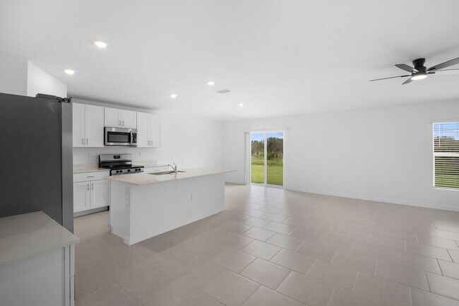 Building Photo - Brand New construction 4 bedrooms 2 bathrooms in North Fort Myers