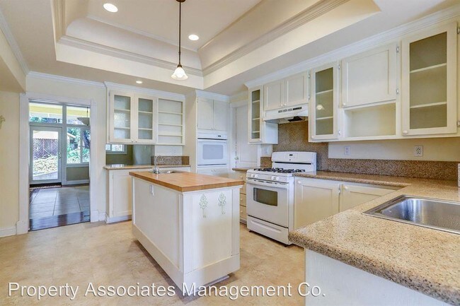 Building Photo - 3 br, 3.5 bath House - 14052 Wings of Morning