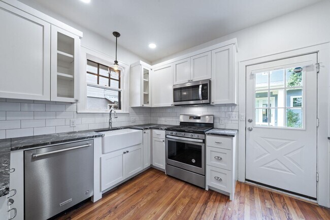 Building Photo - 1104 W 22nd St