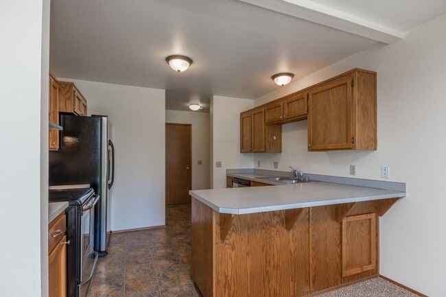 Building Photo - 3 Bedroom Townhome
