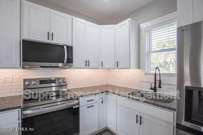 Building Photo - 2703 College St