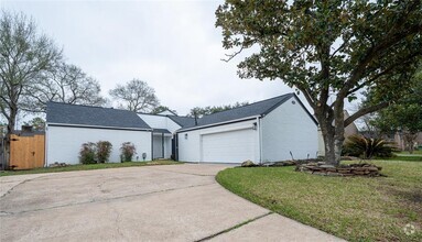 Building Photo - 11870 Briar Forest Dr