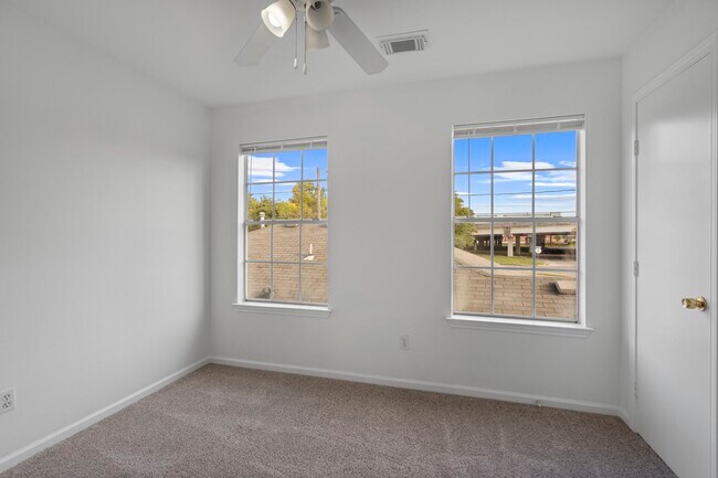 Building Photo - 2106 Nettleton St