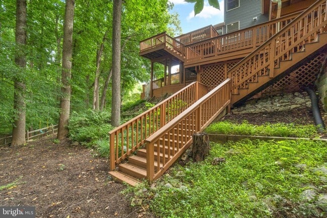 Building Photo - 6874 Caravan Ct