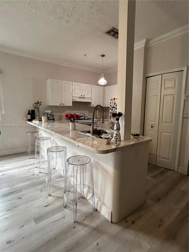 Building Photo - 2734 Bird Ave