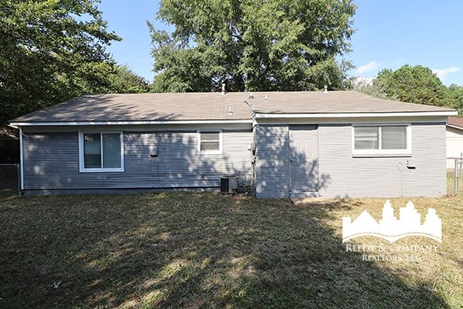 Building Photo - 2945 Brook Cove