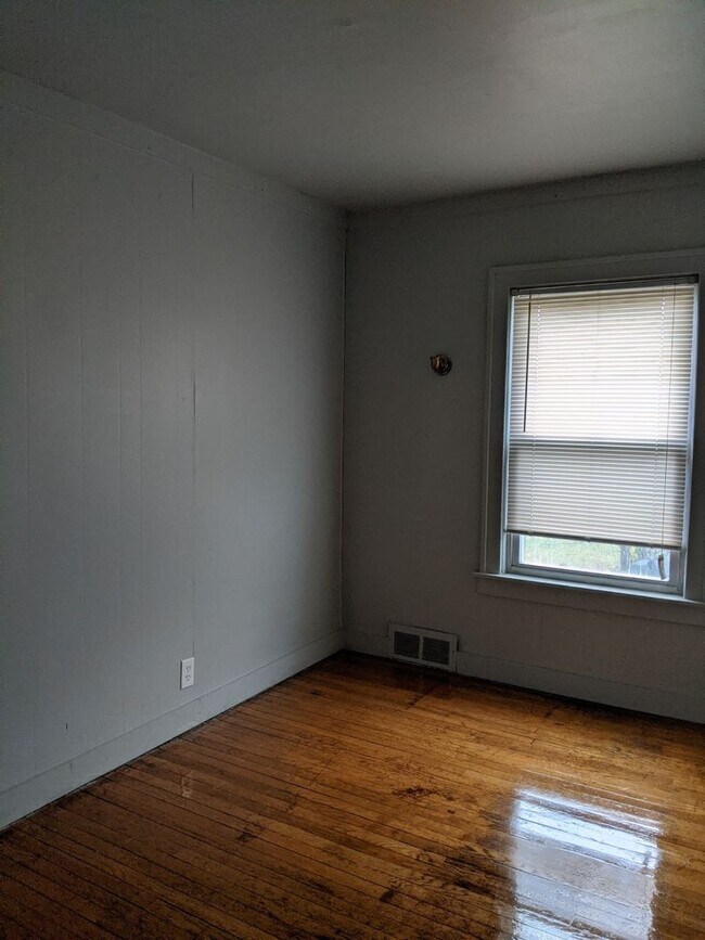 Building Photo - 2195 Springle St