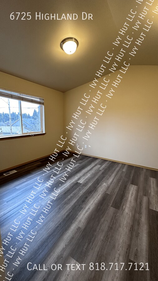 Building Photo - 6725 Highland Dr