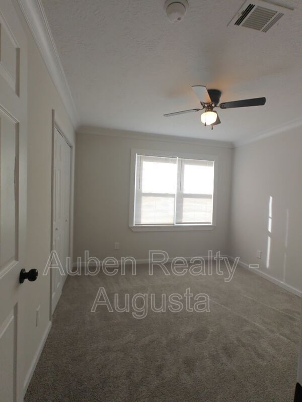 Building Photo - 4213 Cap Chat St