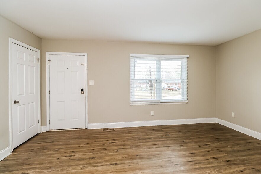 Building Photo - 617 Dunbrook Ln