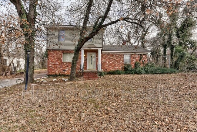 Building Photo - 2200 N St Luke Ave