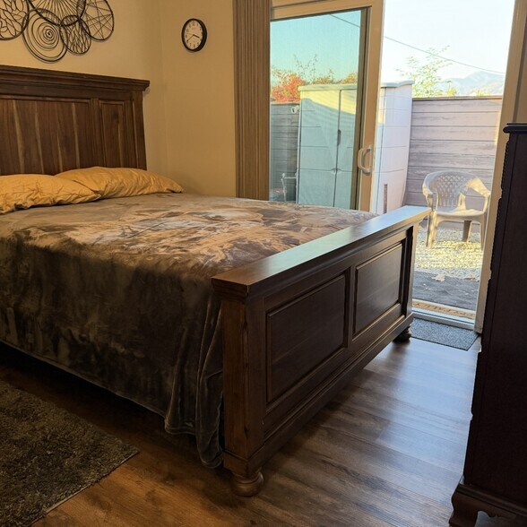 Building Photo - 698 Country Oak Rd