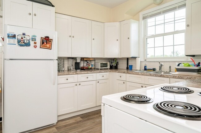 Building Photo - 1711 NY-17A