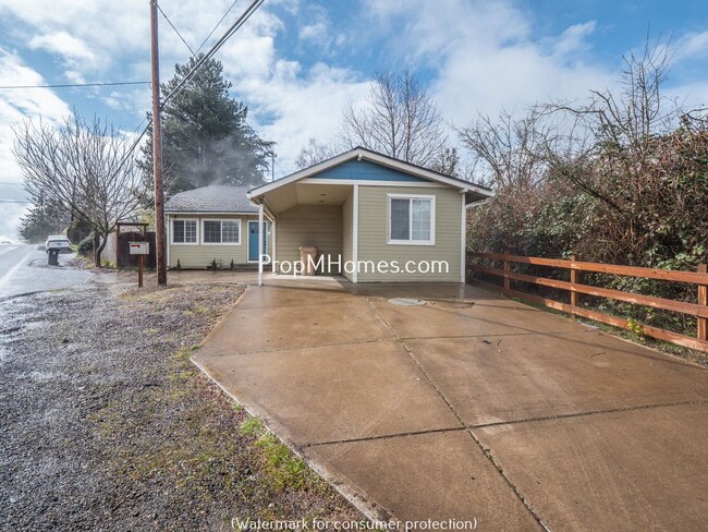 Building Photo - Two Bedroom Cottage in Stafford!