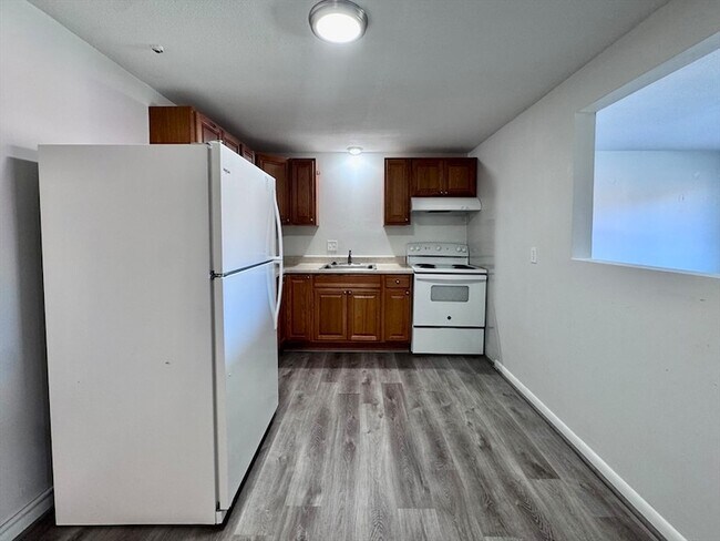 Building Photo - 50-58 Walnut Street Unit 12
