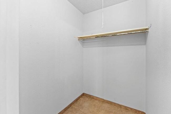 Building Photo - 607 Russet Valley Dr