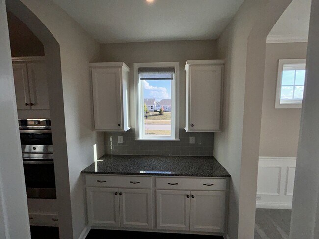 Building Photo - Home For Lease
