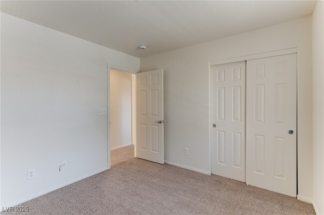 Building Photo - 11032 African Sunset St