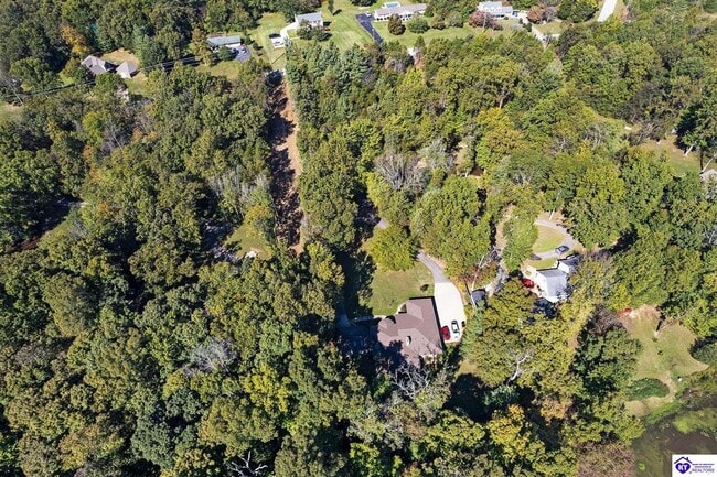 Building Photo - 306 Forest Trce