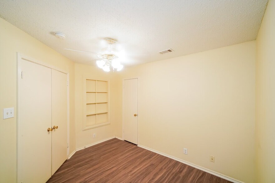 Building Photo - 6122 Ashley Spring