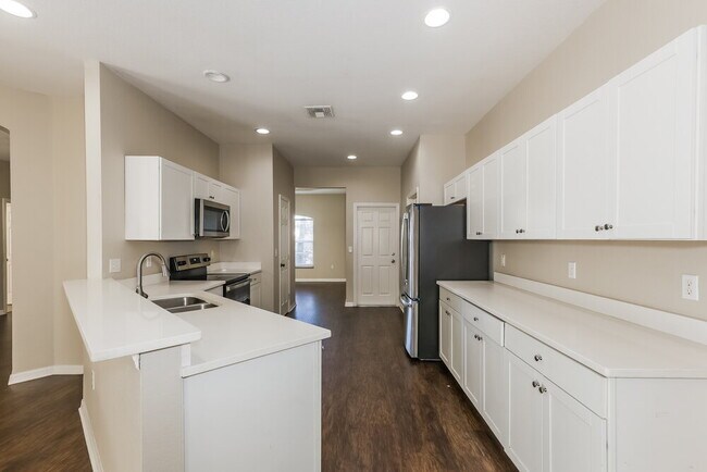 Building Photo - 3677 Sandhill Crane Dr