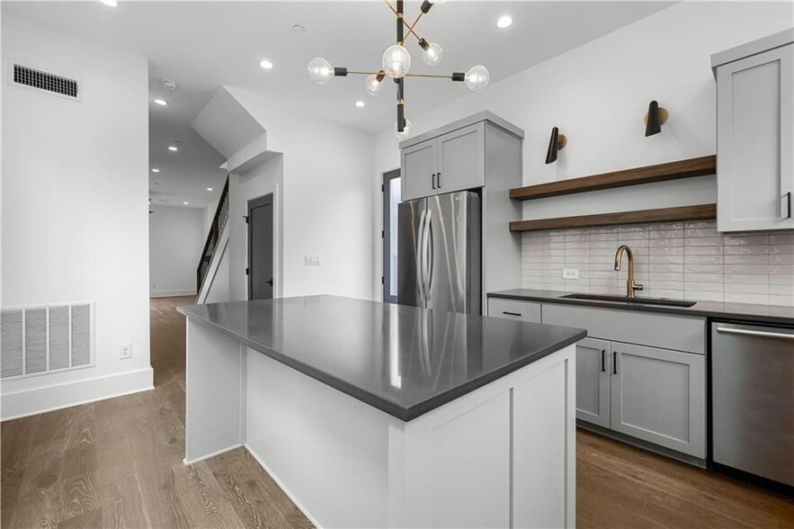 Building Photo - 255 High St