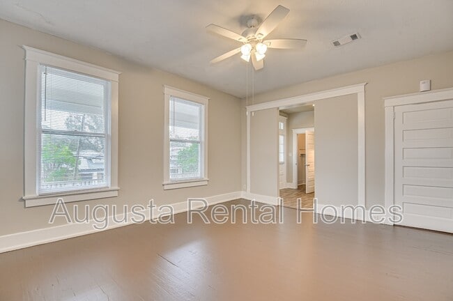 Building Photo - 107 4th St