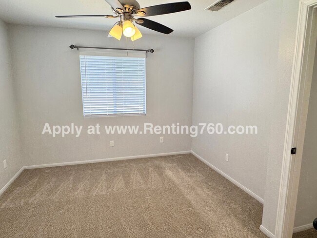 Building Photo - Clean and Well Maintained 2 Bed Home Near Military base