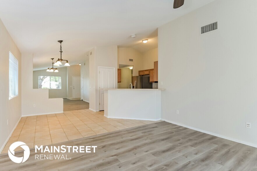 Building Photo - 7339 E Weeping Willow Dr