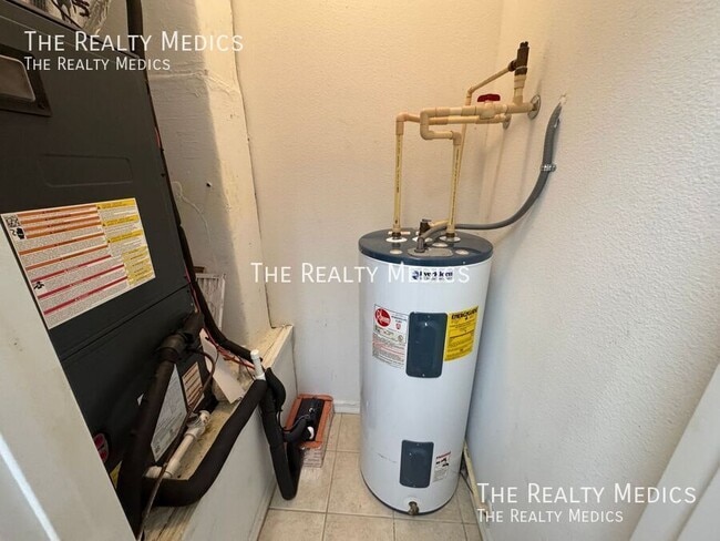 Building Photo - 447 Cierra Oaks Cir