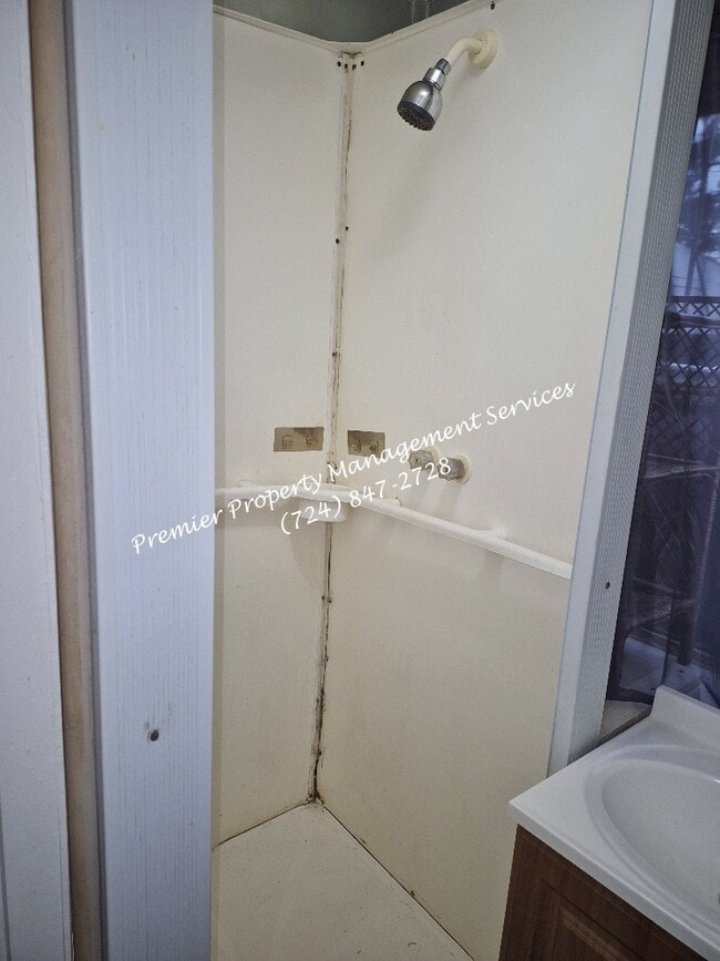 Building Photo - 1613 4th Ave