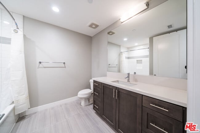 Building Photo - 5837 Village Dr