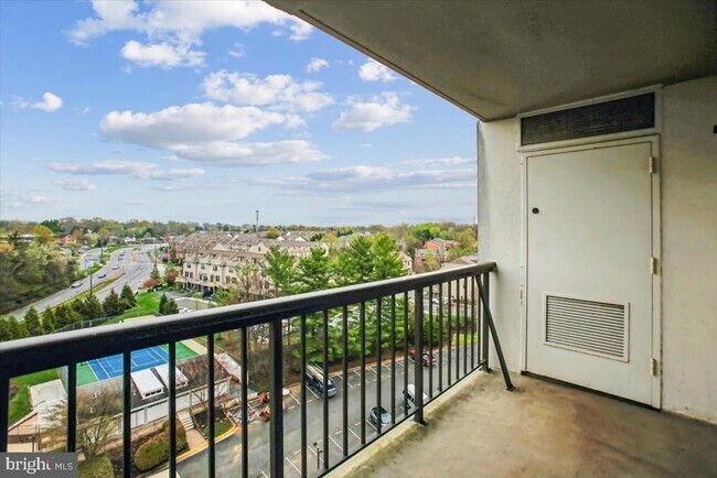 Building Photo - 3800 Powell Ln