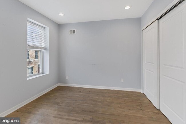 Building Photo - 2124 Sigel St