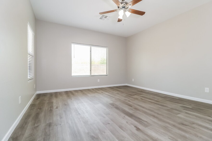Building Photo - 105 N 108th Dr