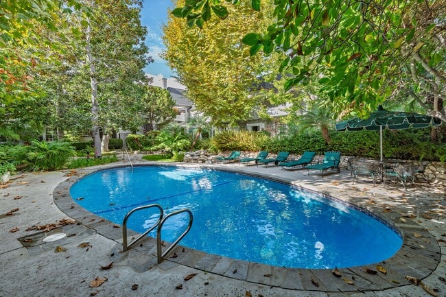 Building Photo - 1321 Hayworth Ave