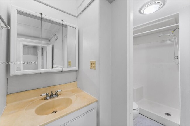 Building Photo - 6436 Miami Lakes Dr