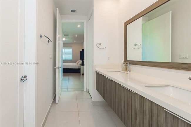 Building Photo - 6401 NW 103rd Pl