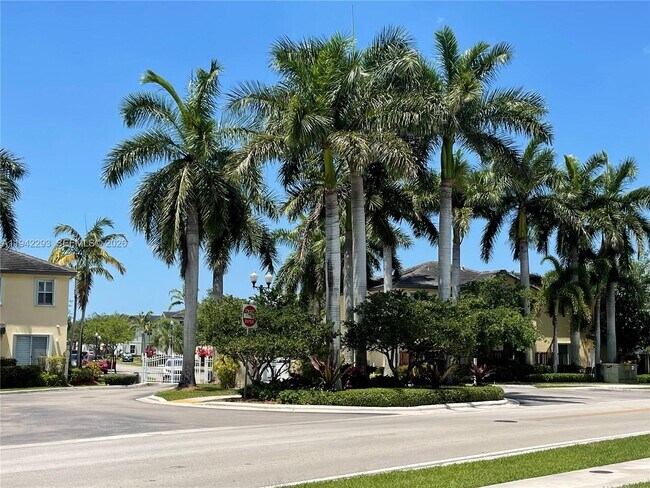 Building Photo - 134 SE 28th Ter