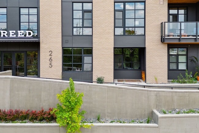 Building Photo - Hip Strip Furnished Condo in Reed Building $2,500 / Month - DATES NEGOTIABLE