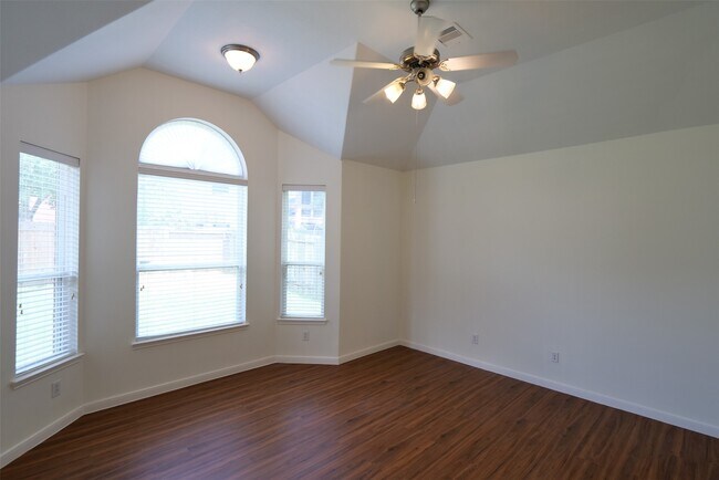 Building Photo - 6119 Lakenshire Falls Ln