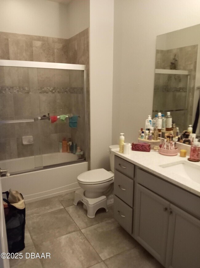 Building Photo - 5400 Hutchinson St