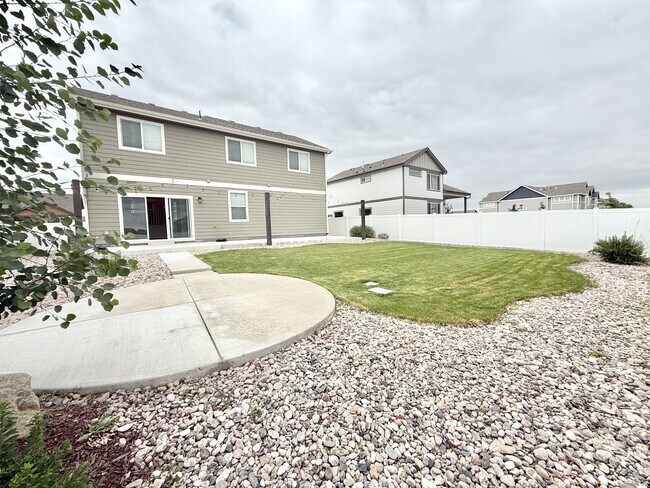 Building Photo - 906 Ashbrook Dr