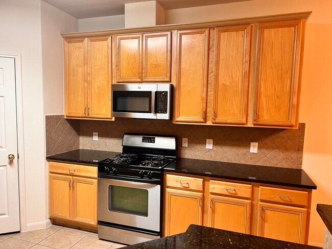 Building Photo - 9406 Lakeway View Ln