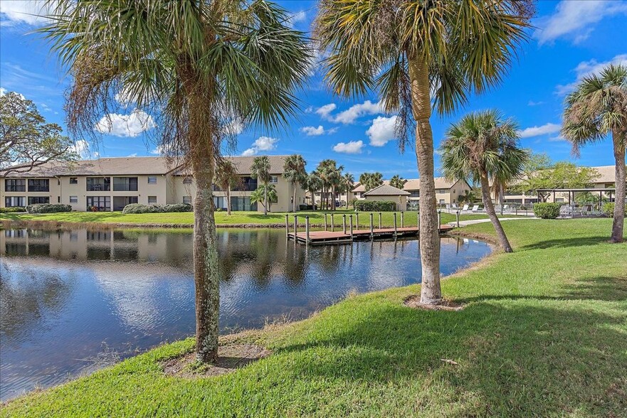 Building Photo - 320 Mission Trail N