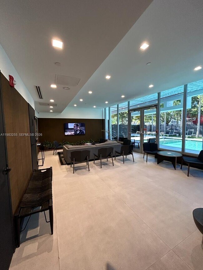 Building Photo - 13800 Highland Dr