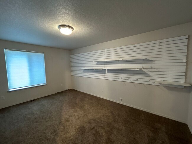 Building Photo - 3 Bedroom / 2 Bathroom Home in SE Madras