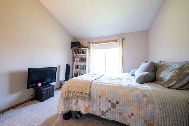 Building Photo - 8772 Coburn Ct