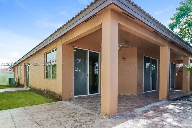 Building Photo - 1246 SW 146th Ct